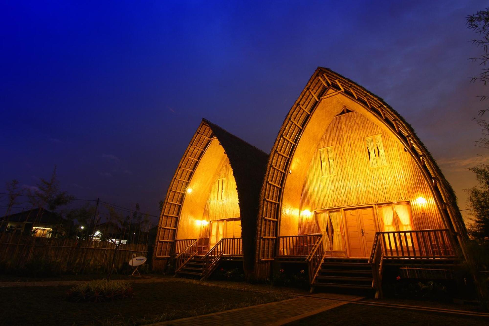 Villa Chavaminerva Bambu - Lembang Cikareumbi Kültér fotó