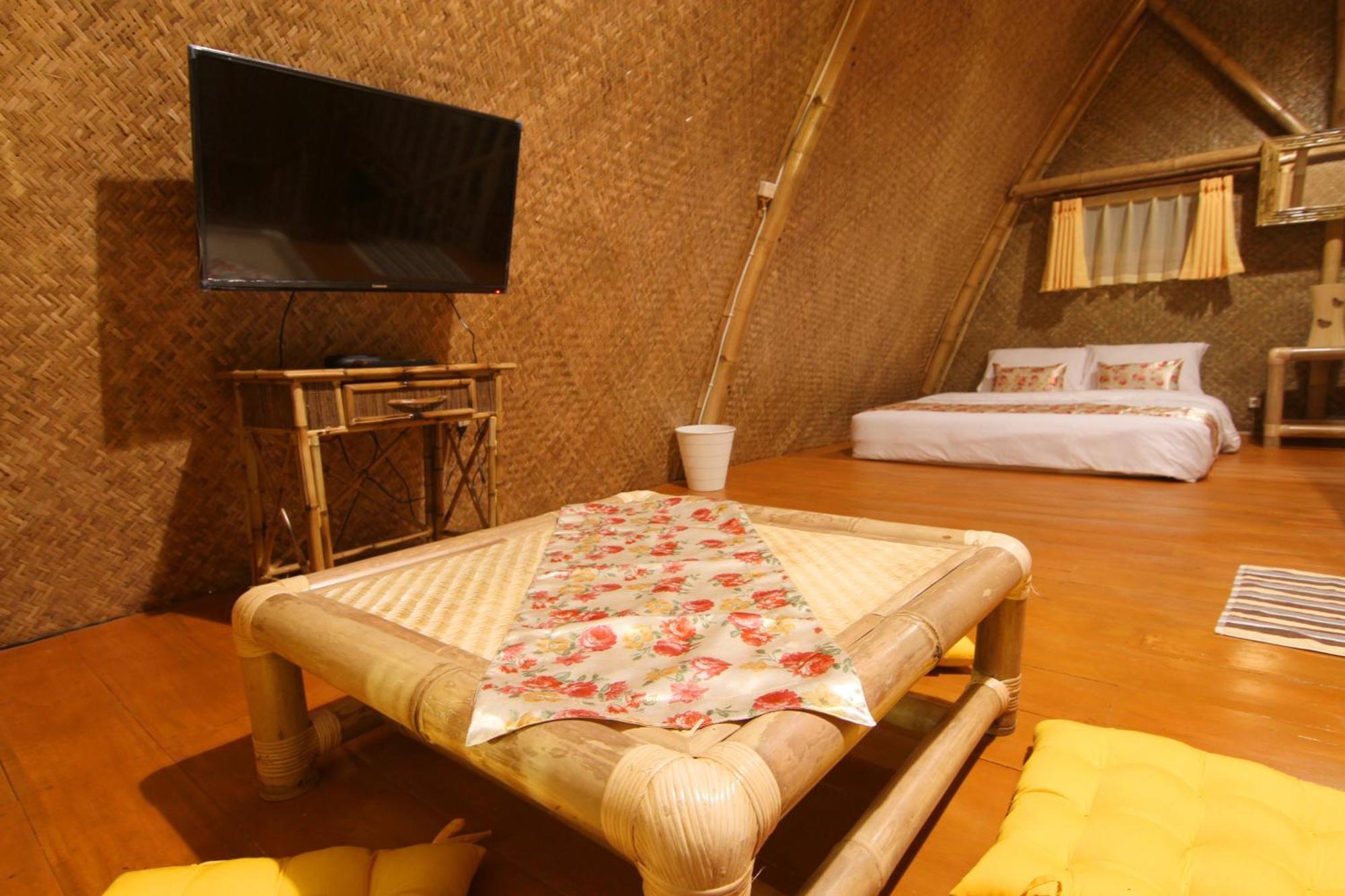Villa Chavaminerva Bambu - Lembang Cikareumbi Kültér fotó
