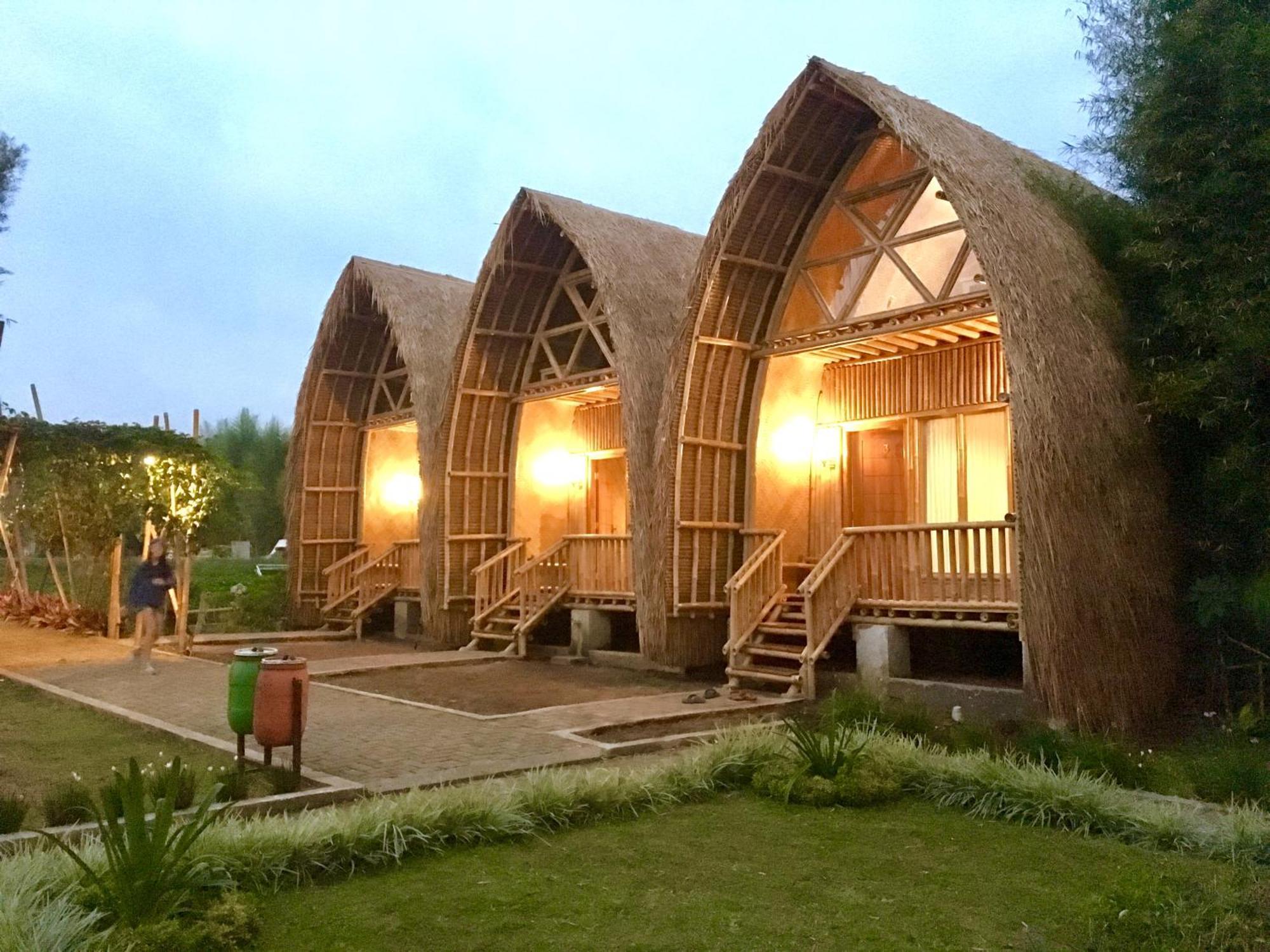 Villa Chavaminerva Bambu - Lembang Cikareumbi Kültér fotó